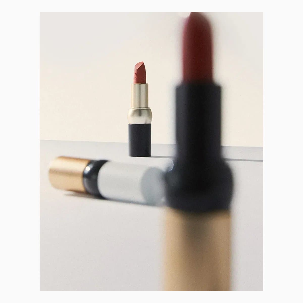 NEW BOLD VELVET LIPSTICK 17 STRAWBERRY